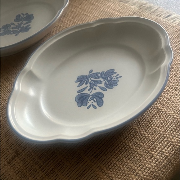 Pfaltzgraff York Towne 8’ Oval Dish Set of 2 - Picture 2 of 6